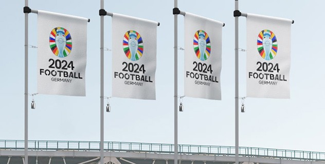 Wie wird ein Bauzaunbanner montiert?